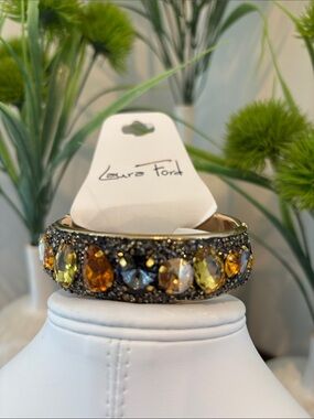 Laura Ford Cuff Gold w/black rhinestones,beveled stones,brown leather look back